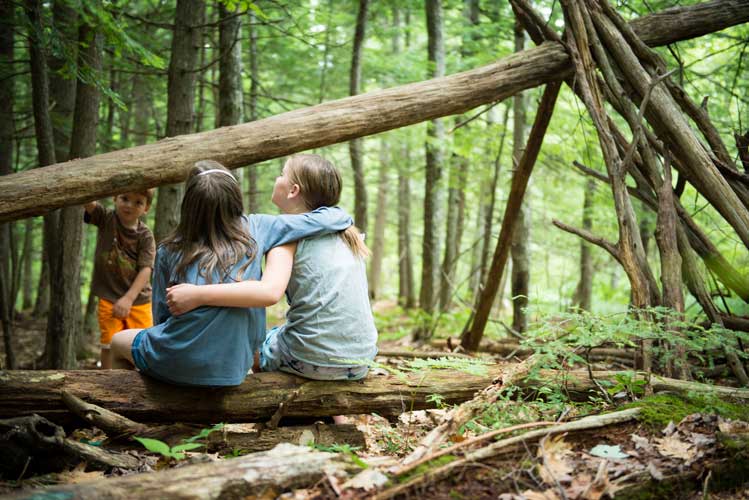 Free outdoor play Free outdoor play