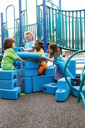 Kids playing with loose parts Kids playing with loose parts