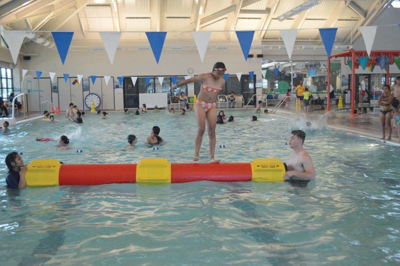 Log-rolling in the pool Log-rolling in the pool