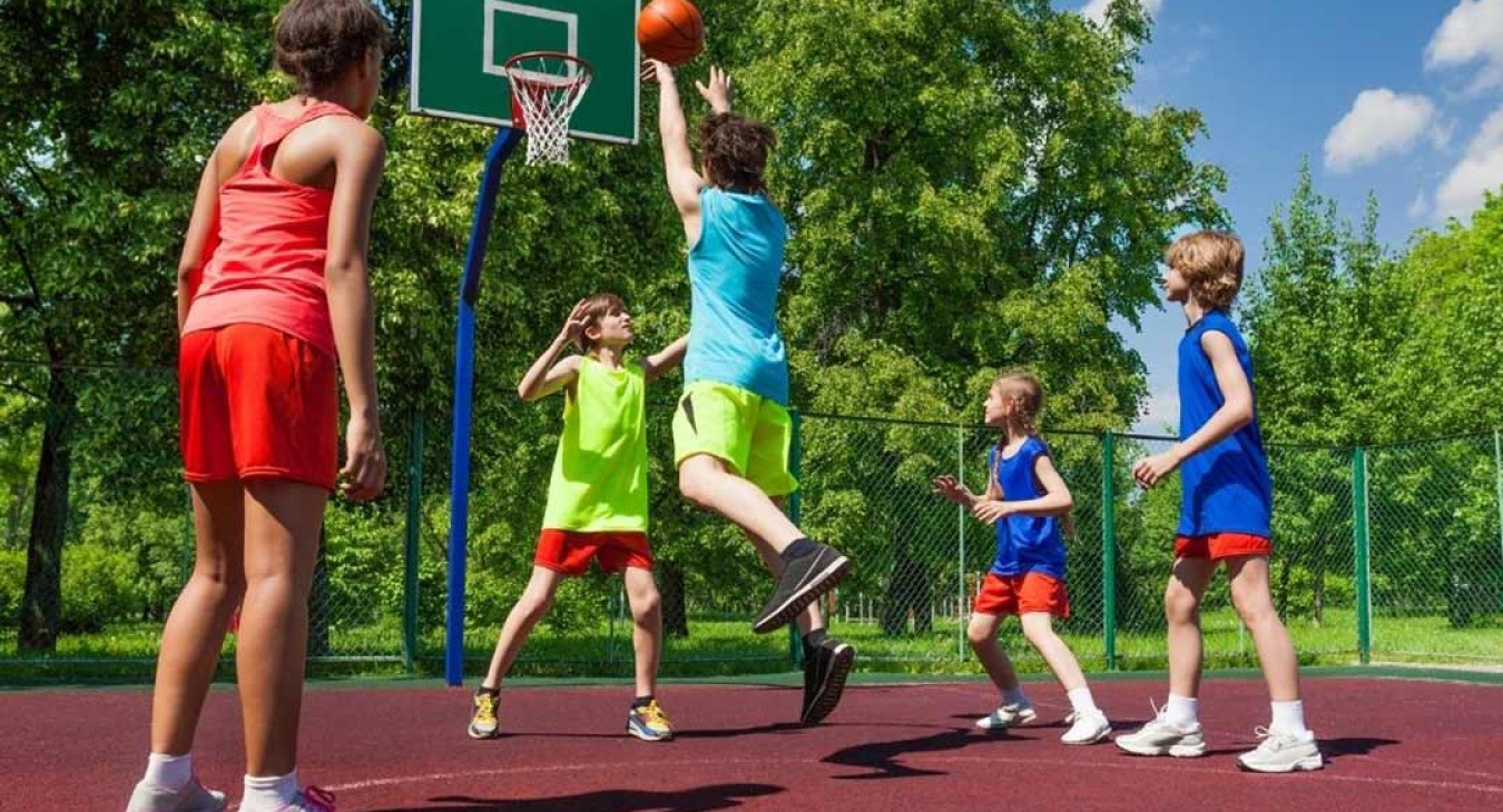 Best Sports for Kids To Play on a Playground