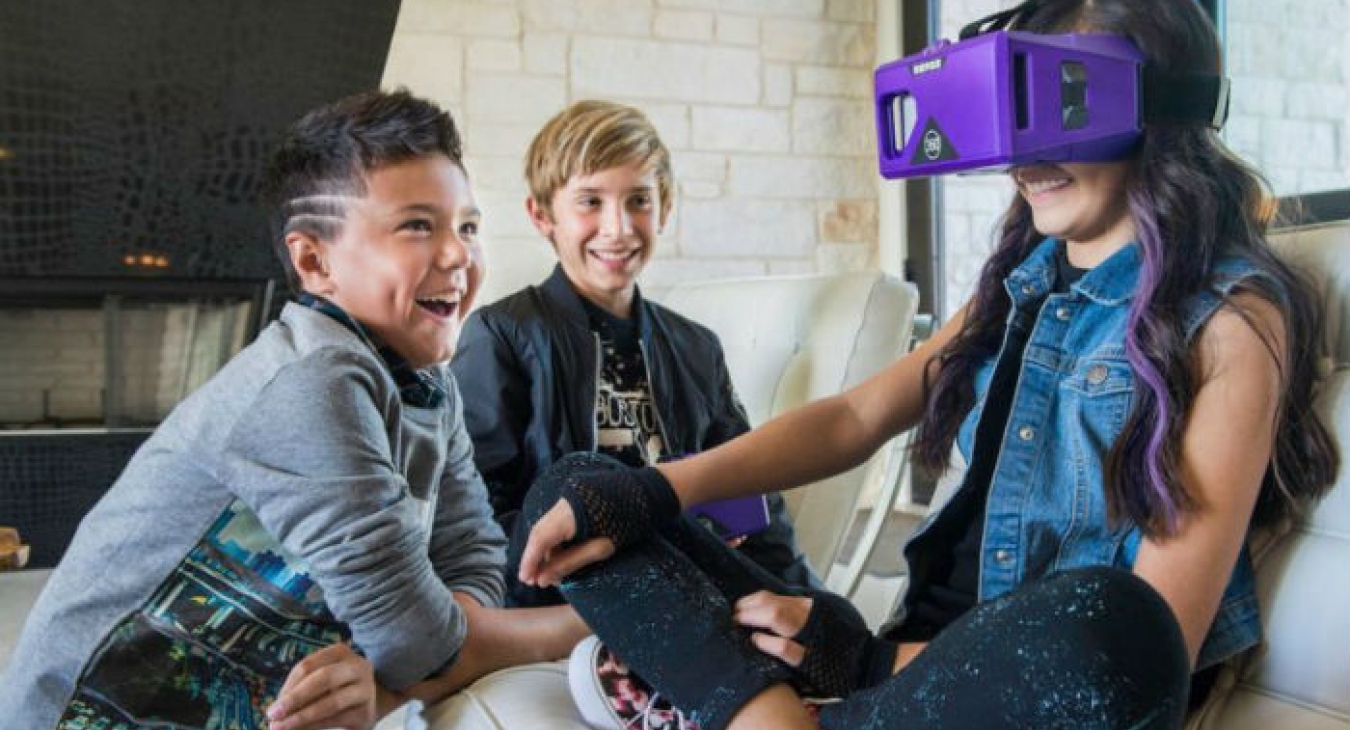 Kids playing with VR goggles