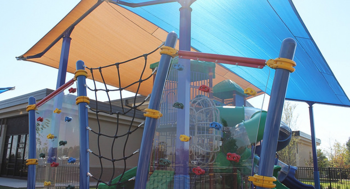 Playstructure with ropes and climbing walls by Noahs Playground
