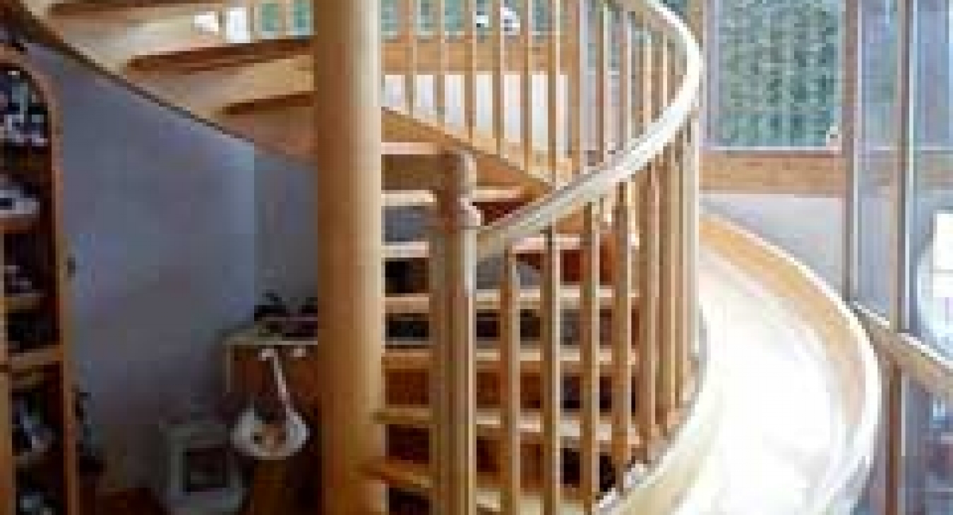 Spiral stairs slide