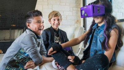 Kids playing with VR goggles